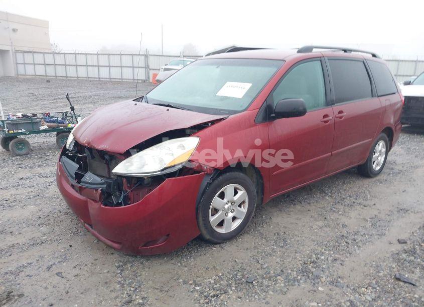 Photo 2 of 2010 Toyota Sienna LE (VIN 5TDKK4CCXAS318352)