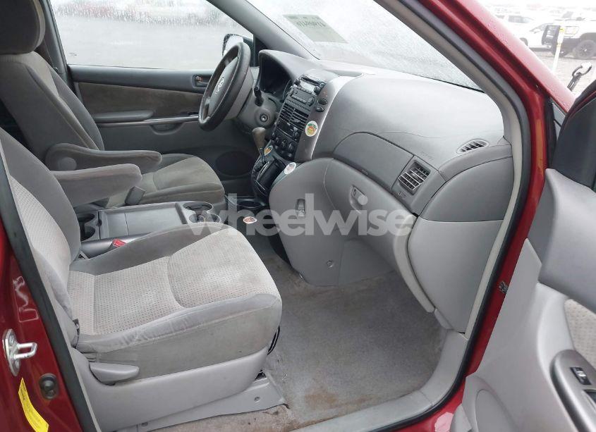 Photo 5 of 2010 Toyota Sienna LE (VIN 5TDKK4CCXAS318352)