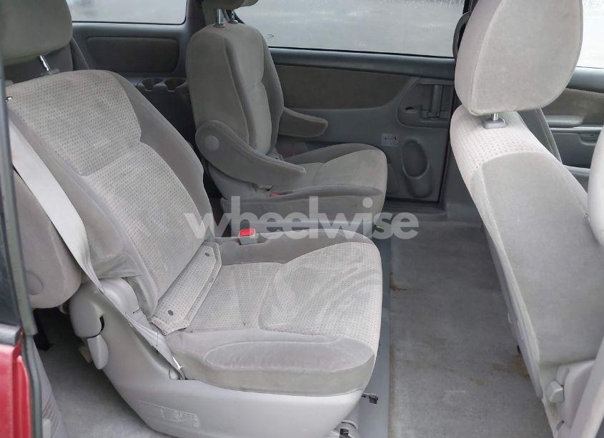 Photo 8 of 2010 Toyota Sienna LE (VIN 5TDKK4CCXAS318352)