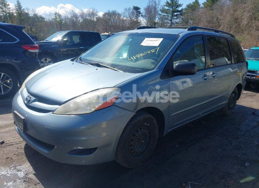 Photo 2 of 2010 Toyota Sienna LE (VIN 5TDKK4CCXAS325253)