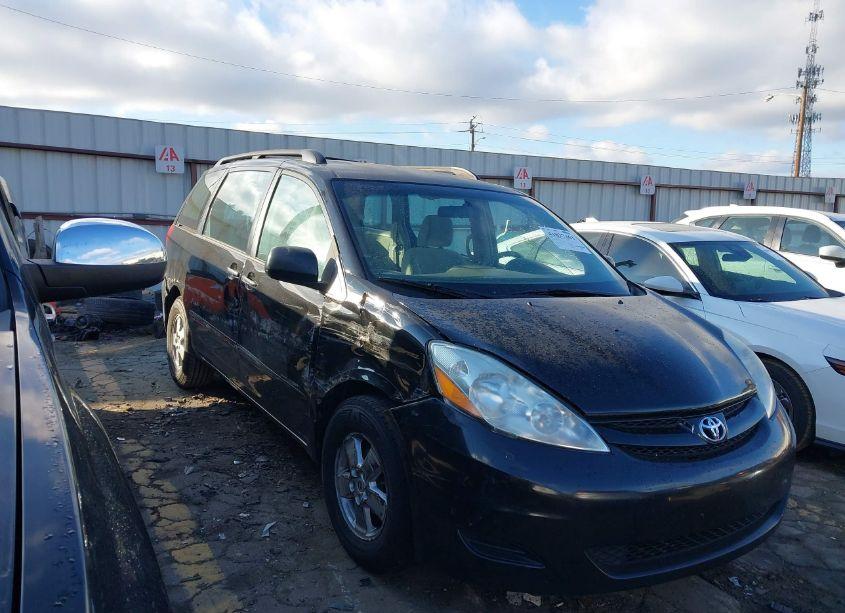 2010 Toyota Sienna CE (VIN 5TDKK4CCXAS330565) main photo