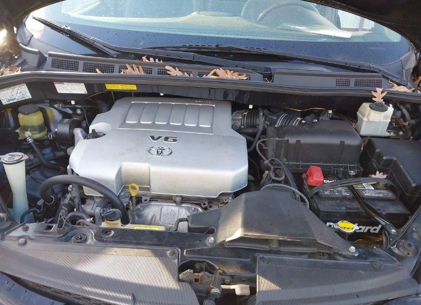 Photo 10 of 2010 Toyota Sienna CE (VIN 5TDKK4CCXAS330565)