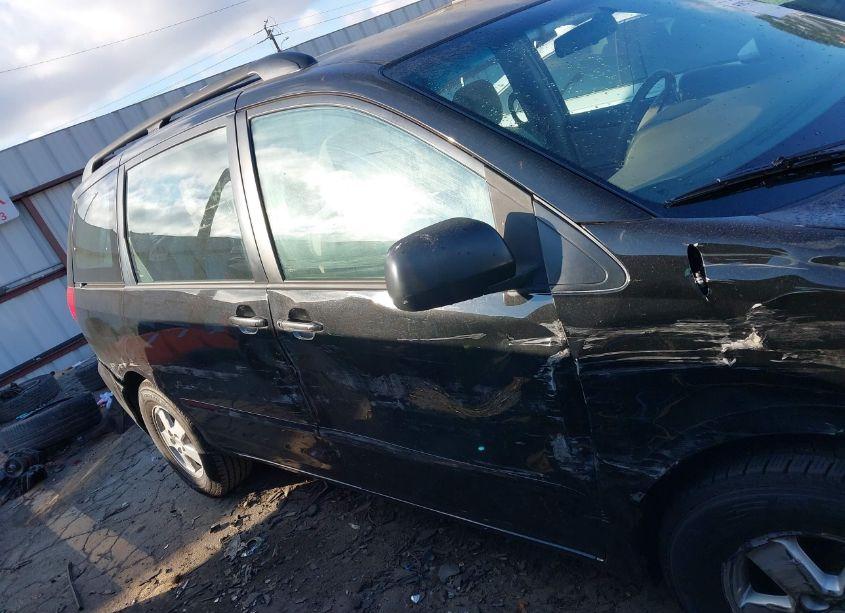Photo 13 of 2010 Toyota Sienna CE (VIN 5TDKK4CCXAS330565)