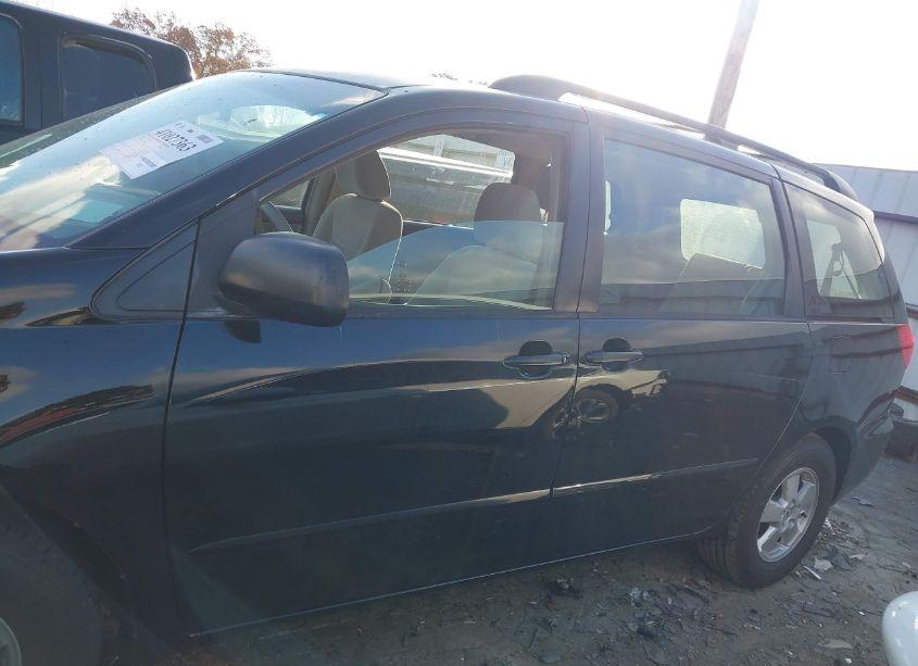 Photo 14 of 2010 Toyota Sienna CE (VIN 5TDKK4CCXAS330565)