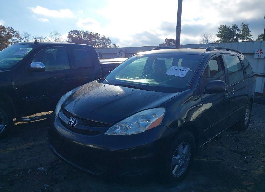 Photo 2 of 2010 Toyota Sienna CE (VIN 5TDKK4CCXAS330565)