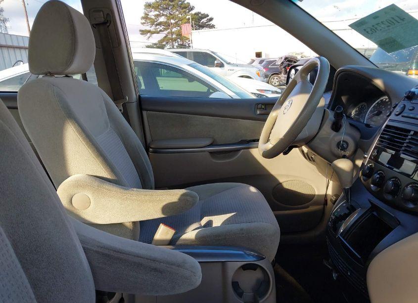 Photo 5 of 2010 Toyota Sienna CE (VIN 5TDKK4CCXAS330565)