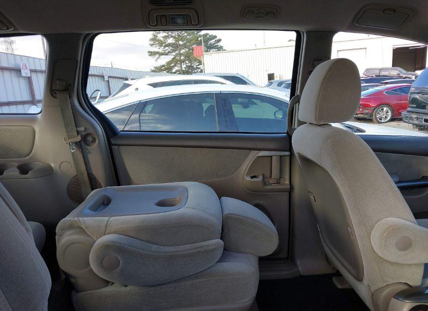 Photo 8 of 2010 Toyota Sienna CE (VIN 5TDKK4CCXAS330565)