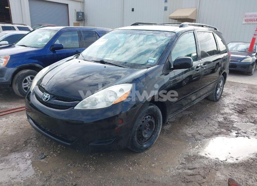 Photo 2 of 2010 Toyota Sienna LE (VIN 5TDKK4CCXAS331697)