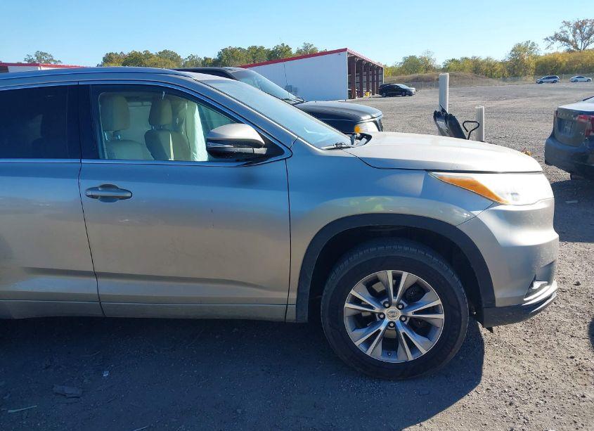 Photo 13 of 2014 Toyota Highlander XLE V6 (VIN 5TDKKRFH0ES035520)