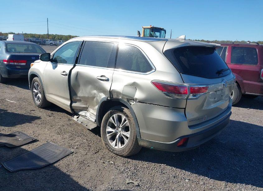 Photo 3 of 2014 Toyota Highlander XLE V6 (VIN 5TDKKRFH0ES035520)