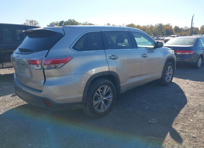 Photo 4 of 2014 Toyota Highlander XLE V6 (VIN 5TDKKRFH0ES035520)