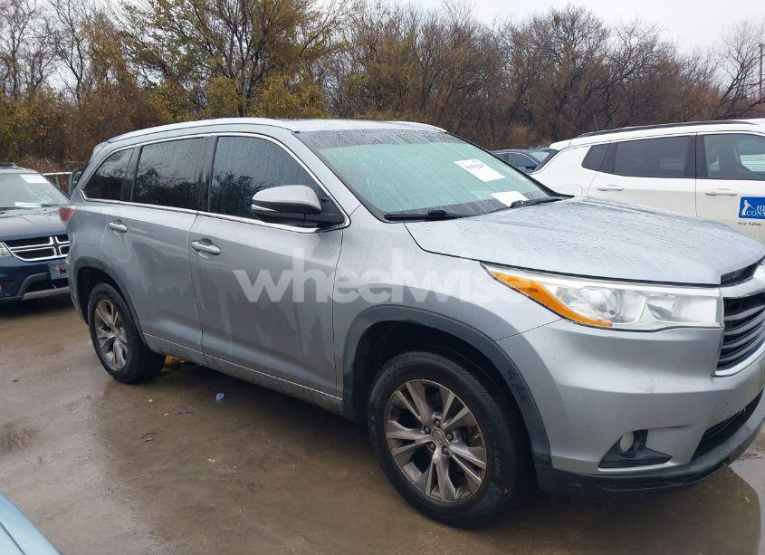 Photo 13 of 2014 Toyota Highlander XLE V6 (VIN 5TDKKRFH0ES036229)
