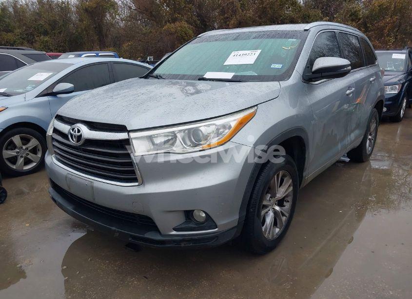 Photo 2 of 2014 Toyota Highlander XLE V6 (VIN 5TDKKRFH0ES036229)