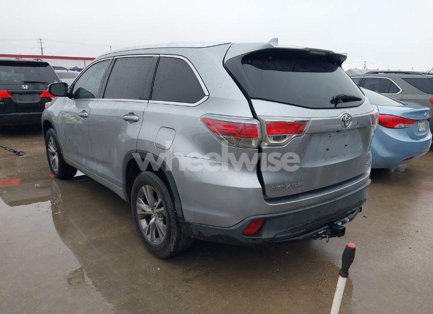 Photo 3 of 2014 Toyota Highlander XLE V6 (VIN 5TDKKRFH0ES036229)