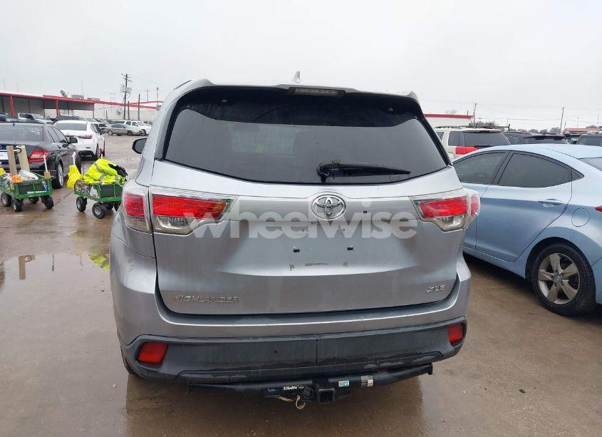 Photo 6 of 2014 Toyota Highlander XLE V6 (VIN 5TDKKRFH0ES036229)