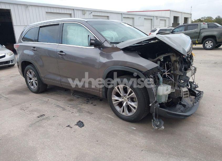 Photo 13 of 2015 Toyota Highlander XLE V6 (VIN 5TDKKRFH0FS061732)