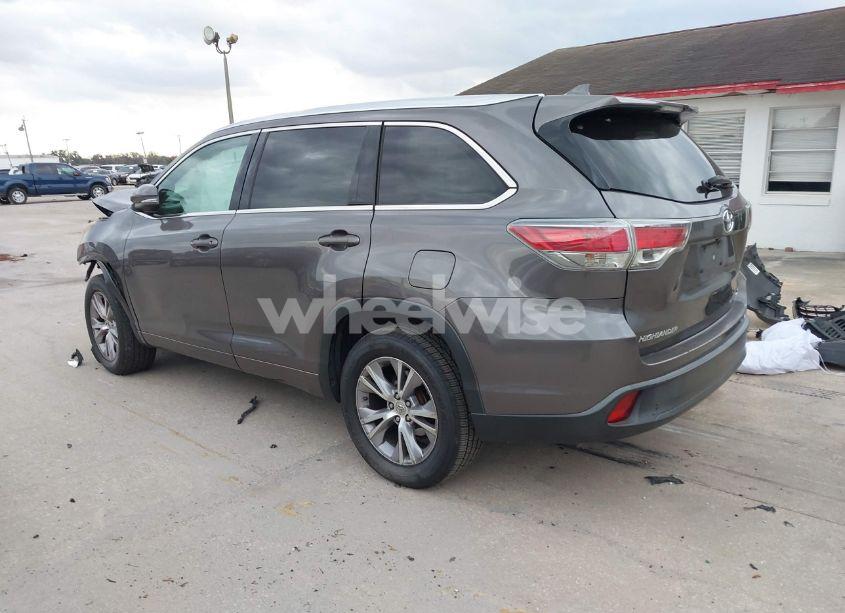Photo 14 of 2015 Toyota Highlander XLE V6 (VIN 5TDKKRFH0FS061732)