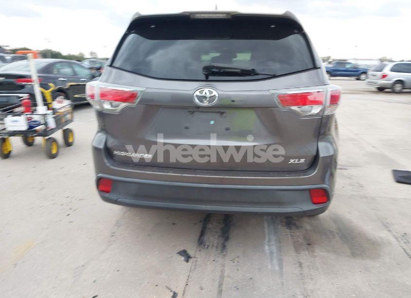 Photo 16 of 2015 Toyota Highlander XLE V6 (VIN 5TDKKRFH0FS061732)