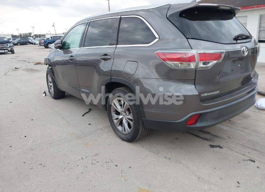 Photo 3 of 2015 Toyota Highlander XLE V6 (VIN 5TDKKRFH0FS061732)