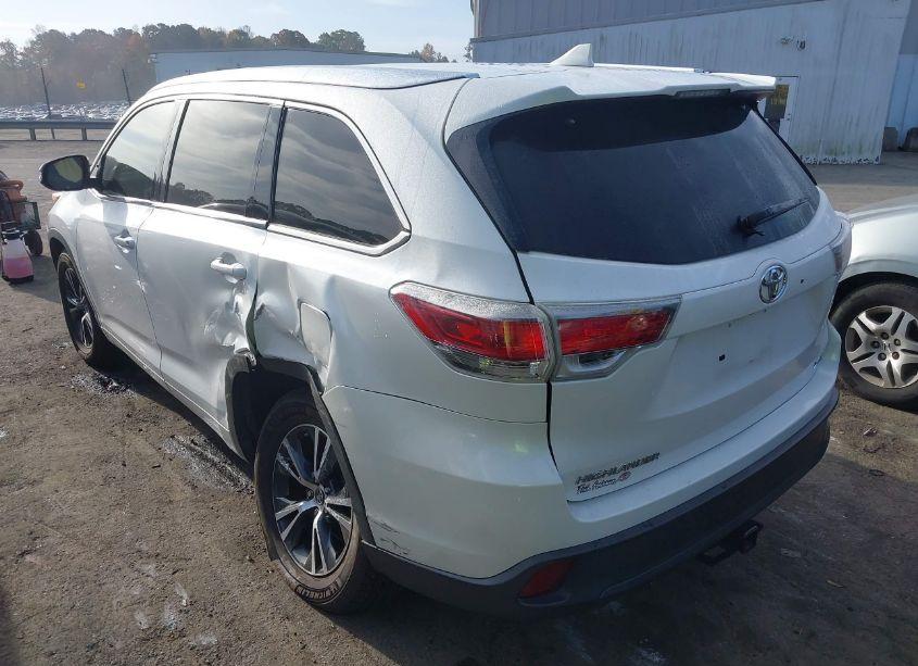 Photo 3 of 2016 Toyota Highlander XLE V6 (VIN 5TDKKRFH0GS131859)