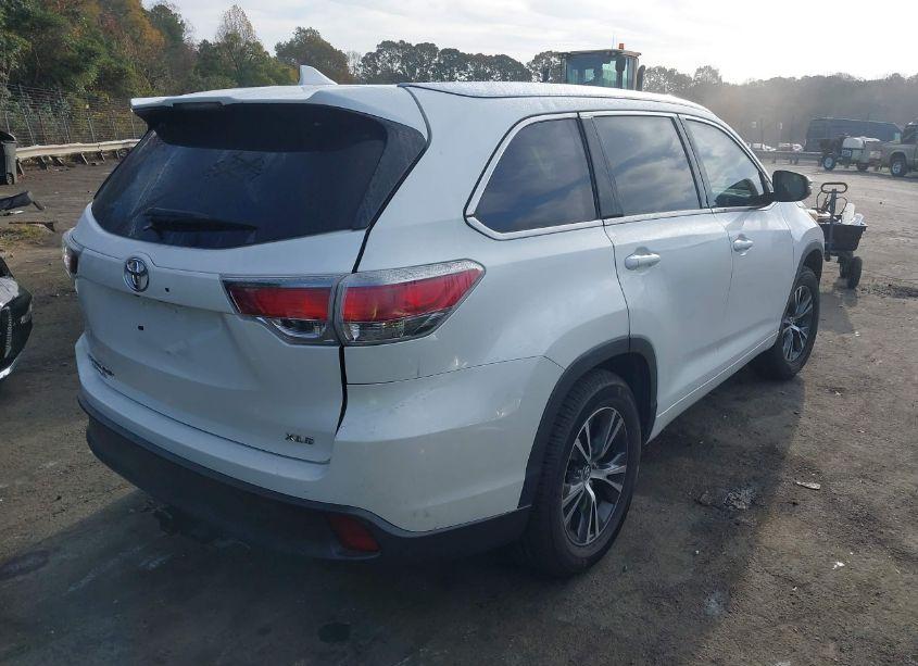 Photo 4 of 2016 Toyota Highlander XLE V6 (VIN 5TDKKRFH0GS131859)