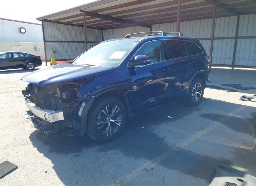 Photo 2 of 2016 Toyota Highlander XLE V6 (VIN 5TDKKRFH0GS170743)