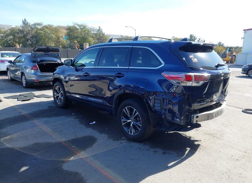 Photo 3 of 2016 Toyota Highlander XLE V6 (VIN 5TDKKRFH0GS170743)