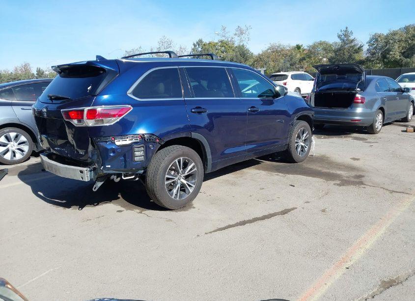 Photo 4 of 2016 Toyota Highlander XLE V6 (VIN 5TDKKRFH0GS170743)