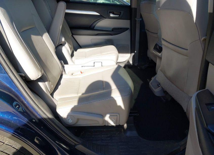 Photo 8 of 2016 Toyota Highlander XLE V6 (VIN 5TDKKRFH0GS170743)