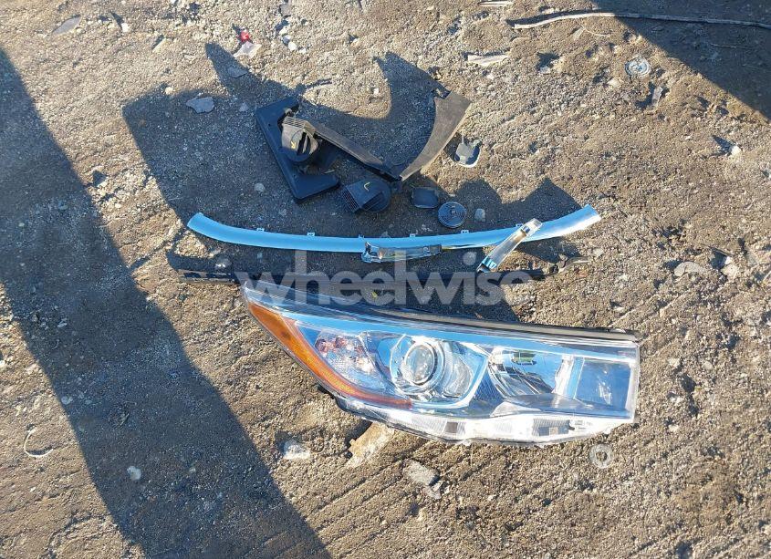 Photo 12 of 2016 Toyota Highlander XLE V6 (VIN 5TDKKRFH0GS175585)