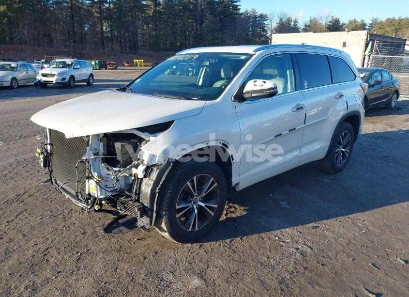 Photo 2 of 2016 Toyota Highlander XLE V6 (VIN 5TDKKRFH0GS175585)