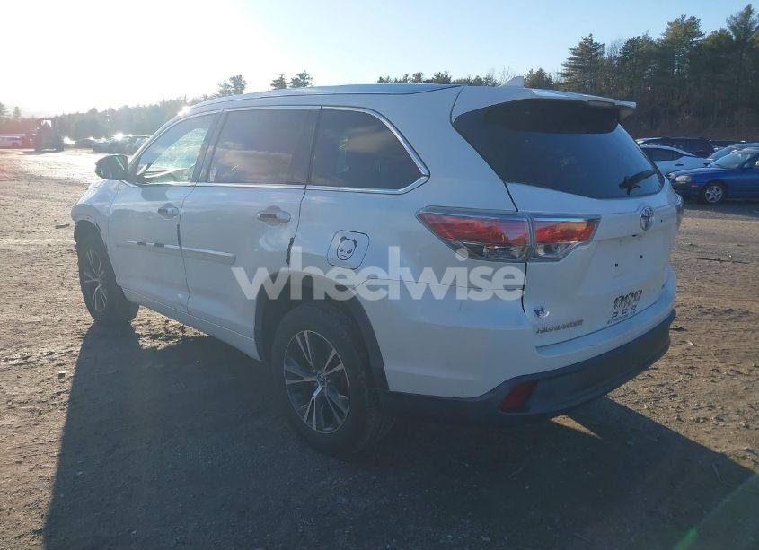 Photo 3 of 2016 Toyota Highlander XLE V6 (VIN 5TDKKRFH0GS175585)