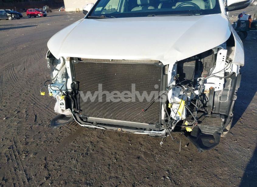 Photo 6 of 2016 Toyota Highlander XLE V6 (VIN 5TDKKRFH0GS175585)