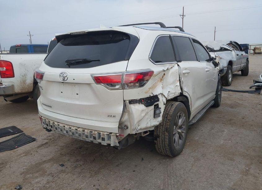 Photo 4 of 2015 Toyota Highlander XLE V6 (VIN 5TDKKRFH1FS055566)