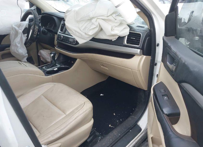 Photo 5 of 2015 Toyota Highlander XLE V6 (VIN 5TDKKRFH1FS055566)