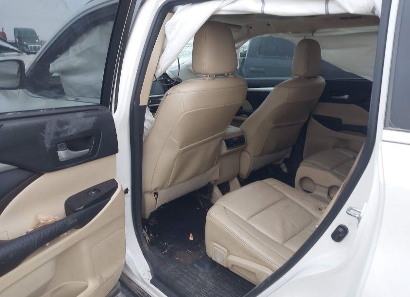 Photo 8 of 2015 Toyota Highlander XLE V6 (VIN 5TDKKRFH1FS055566)