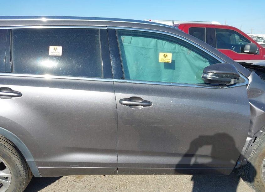 Photo 13 of 2015 Toyota Highlander XLE V6 (VIN 5TDKKRFH1FS106273)