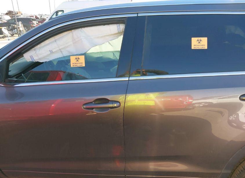 Photo 14 of 2015 Toyota Highlander XLE V6 (VIN 5TDKKRFH1FS106273)