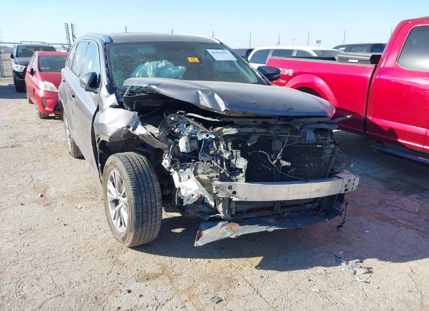 Photo 6 of 2015 Toyota Highlander XLE V6 (VIN 5TDKKRFH1FS106273)