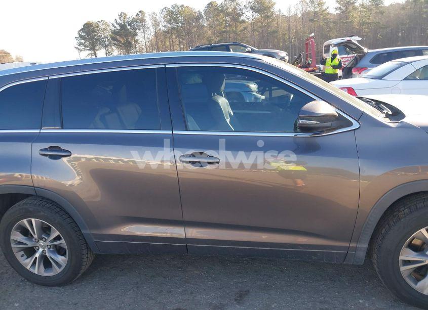 Photo 13 of 2015 Toyota Highlander XLE V6 (VIN 5TDKKRFH1FS117967)