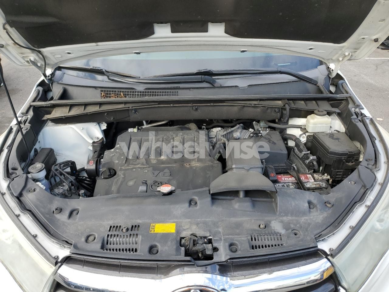 Photo 11 of 2016 TOYOTA HIGHLANDER XLE (VIN 5TDKKRFH1GS135967)