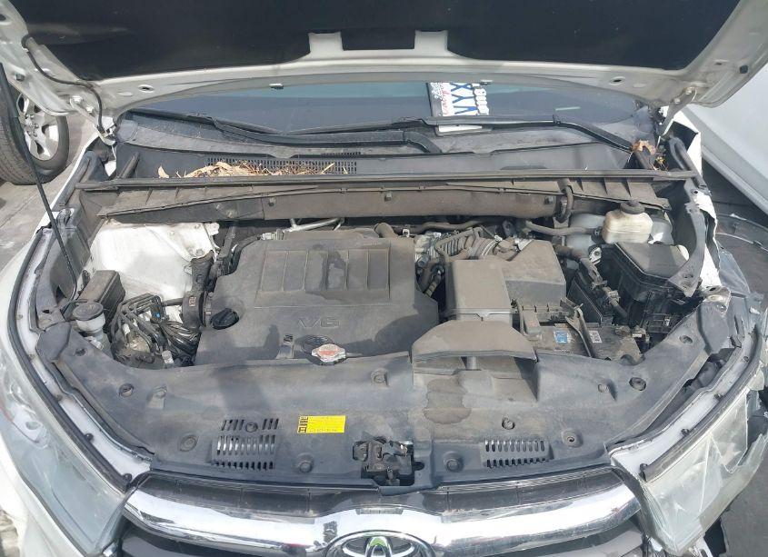 Photo 10 of 2016 Toyota Highlander XLE V6 (VIN 5TDKKRFH1GS176387)