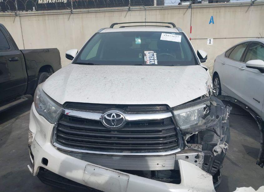 Photo 13 of 2016 Toyota Highlander XLE V6 (VIN 5TDKKRFH1GS176387)