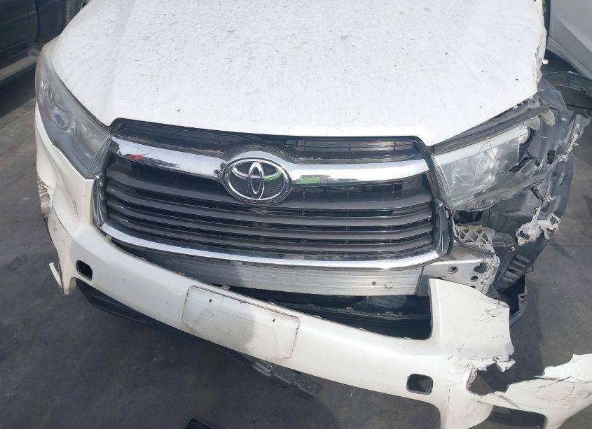 Photo 18 of 2016 Toyota Highlander XLE V6 (VIN 5TDKKRFH1GS176387)