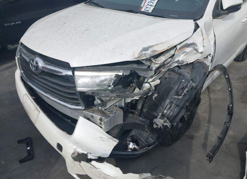 Photo 19 of 2016 Toyota Highlander XLE V6 (VIN 5TDKKRFH1GS176387)