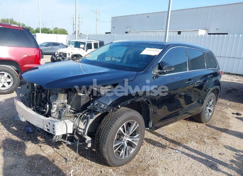 Photo 2 of 2016 Toyota Highlander XLE V6 (VIN 5TDKKRFH1GS503001)