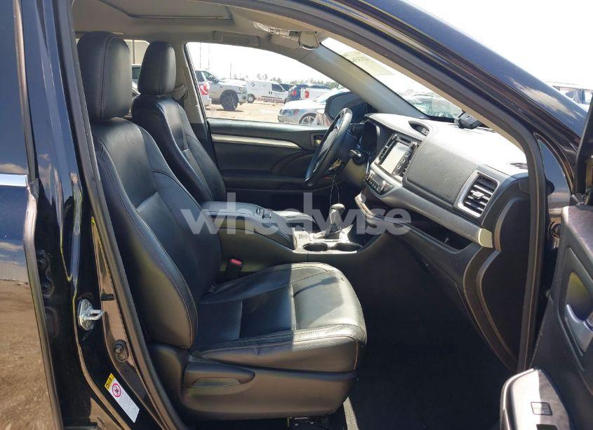 Photo 5 of 2016 Toyota Highlander XLE V6 (VIN 5TDKKRFH1GS503001)