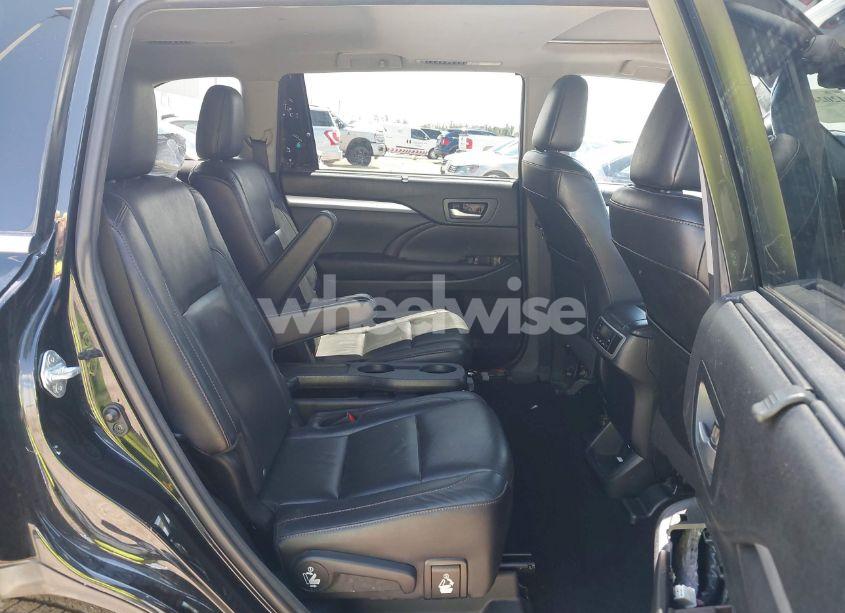 Photo 8 of 2016 Toyota Highlander XLE V6 (VIN 5TDKKRFH1GS503001)