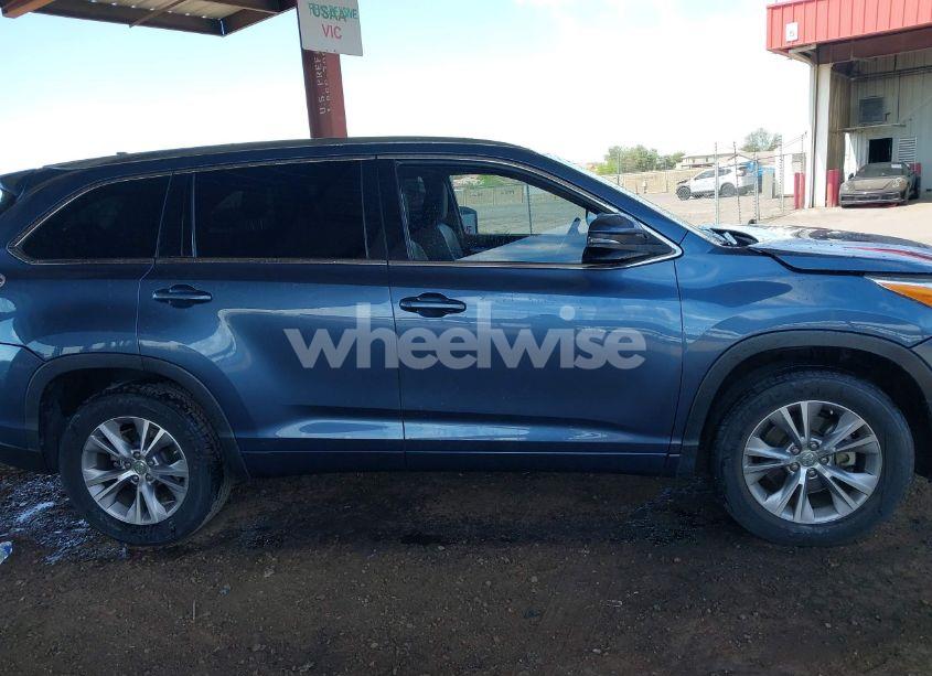 Photo 13 of 2015 Toyota Highlander XLE V6 (VIN 5TDKKRFH2FS115421)