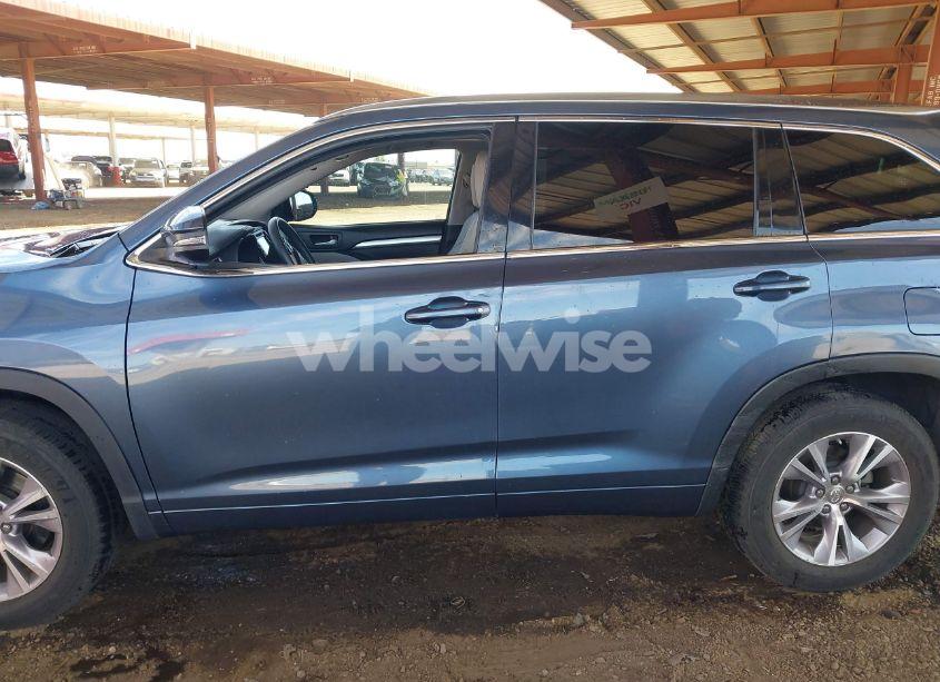 Photo 14 of 2015 Toyota Highlander XLE V6 (VIN 5TDKKRFH2FS115421)
